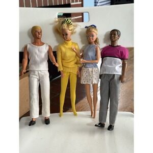 Vintage Mattel‎ Barbies Lot Of 4 , With Clothes